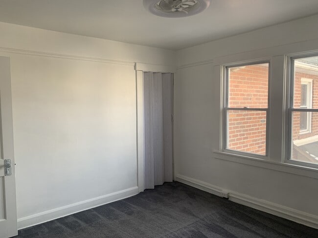 Building Photo - 525 Sunnyside Ave