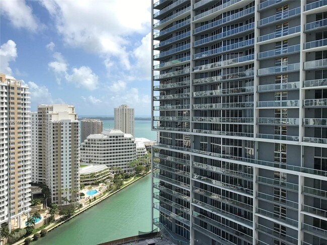 Building Photo - 475 Brickell Ave