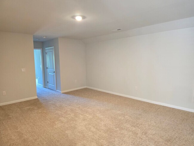 Building Photo - 3 Bedroom / 3 Bath Single Family Home near Brier Creek with 1st floor living!