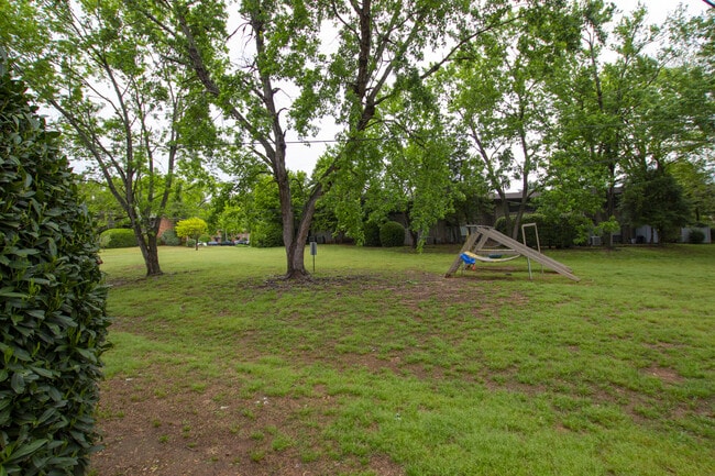 Building Photo - Two bedroom condo