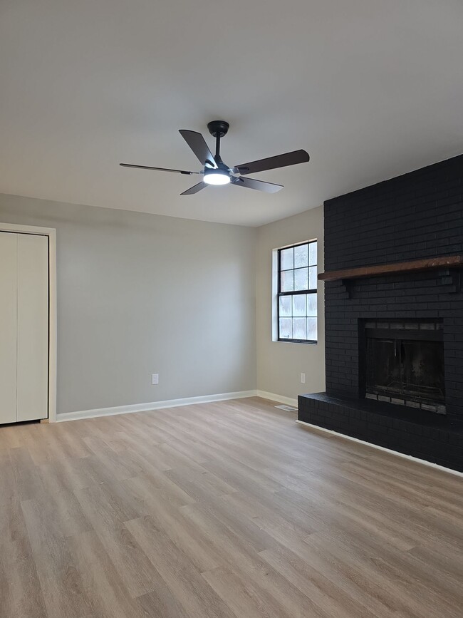 Building Photo - 3011 Deerfield Rd NW