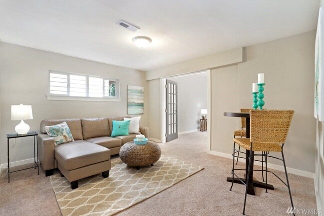 Building Photo - Gorgeous 4 Bedroom, 4 Bath +Bonus Room in Richland Heights