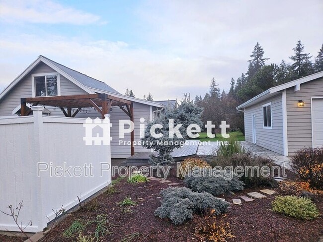 Building Photo - 9062 Tracyton Blvd NW