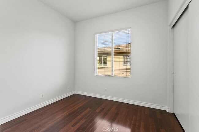 Building Photo - 17 Aurora