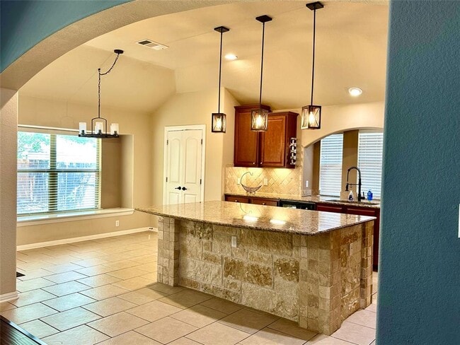 Building Photo - 512 Brown Juniper Way