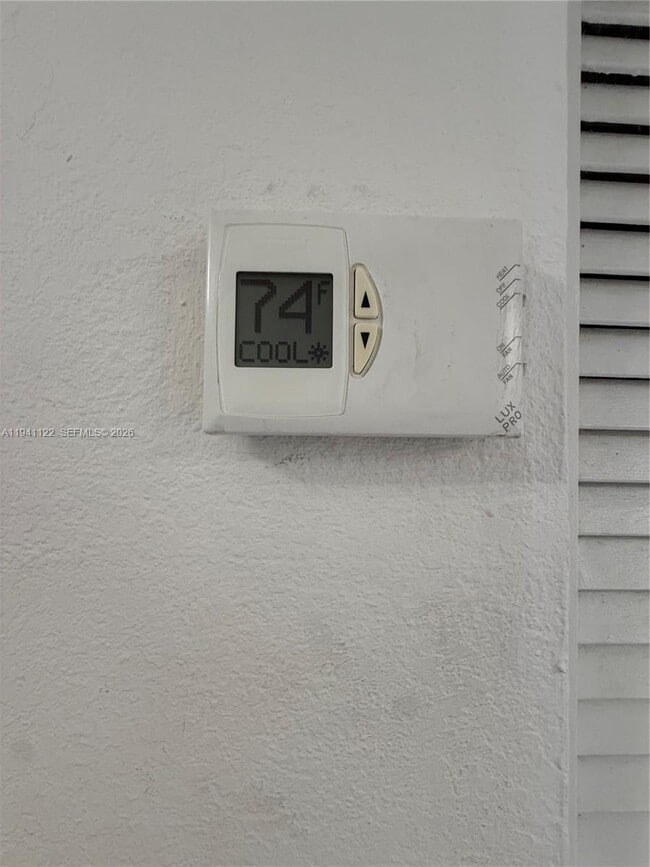 Building Photo - 10000 NW 80th Ct