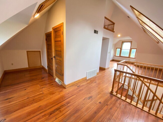 Building Photo - 629 Dennison Ave