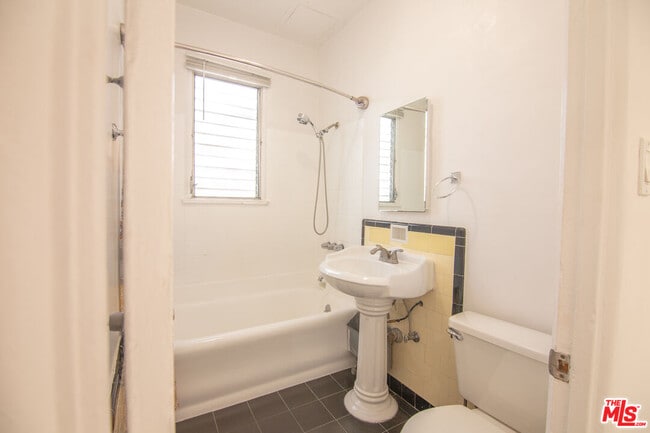 Building Photo - 1201 N Crescent Heights Blvd