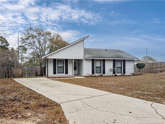 Building Photo - 6594 Honeysuckle Dr