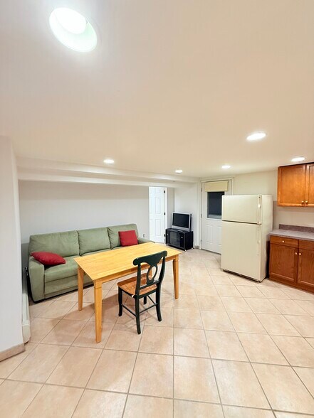 Building Photo - 336 Mile Square Rd