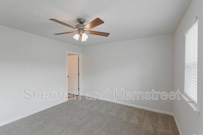 Building Photo - 2027 Lotus Dr