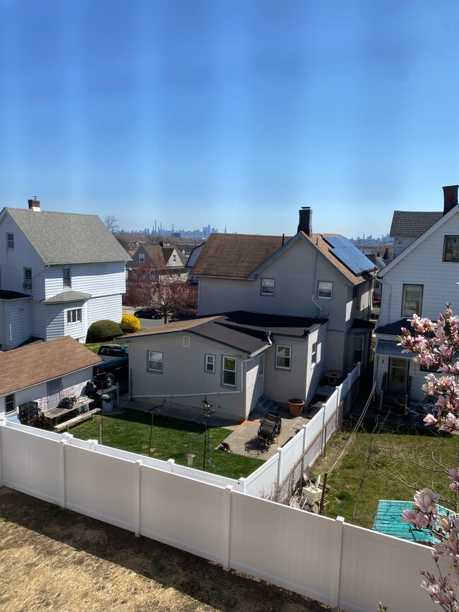 Building Photo - 464 Chestnut St