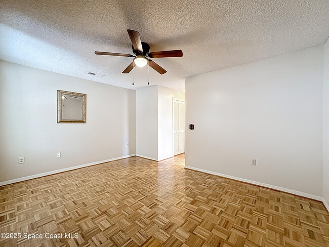 Building Photo - 3033 Dunhill Dr