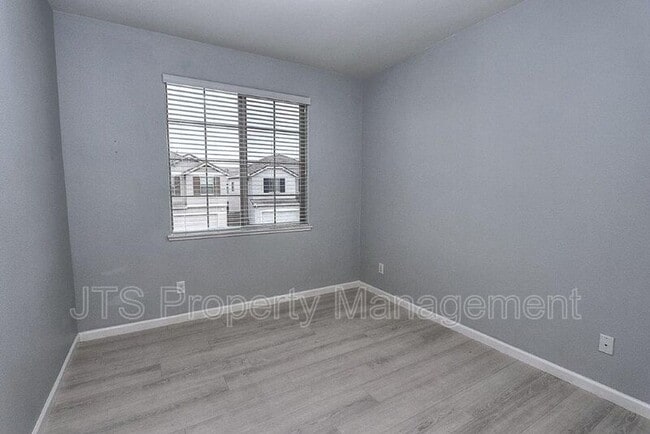 Building Photo - 9200 Rioja St