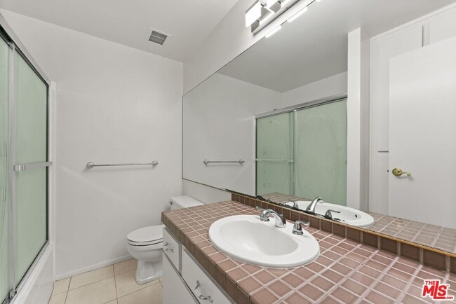 Building Photo - 1131 Alta Loma Rd