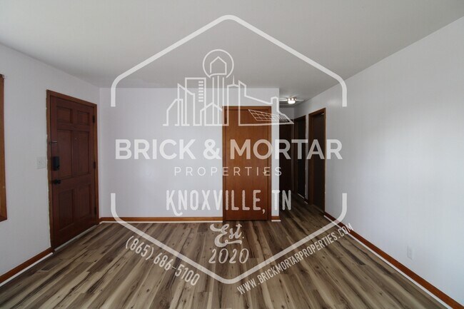 Building Photo - 2409 Holbrook Dr