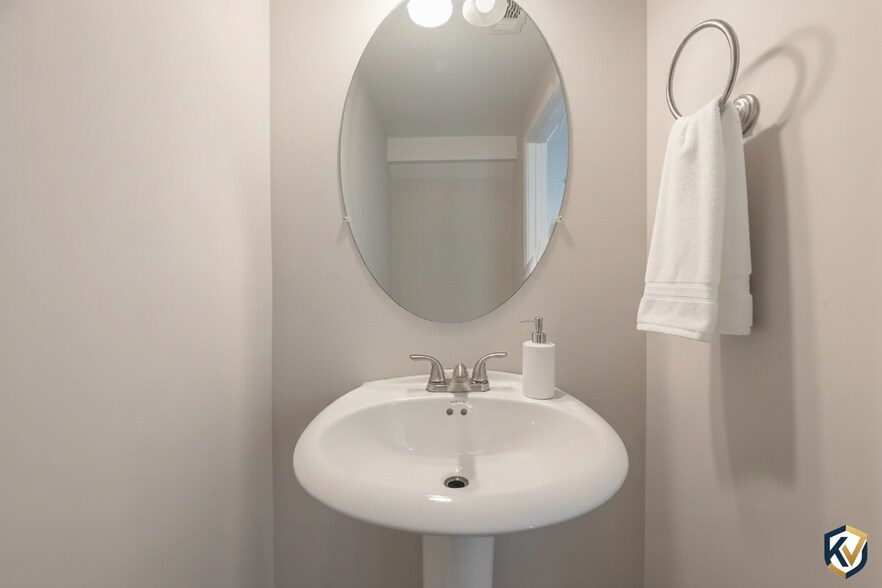 Powder Room - 329 Ashigan St