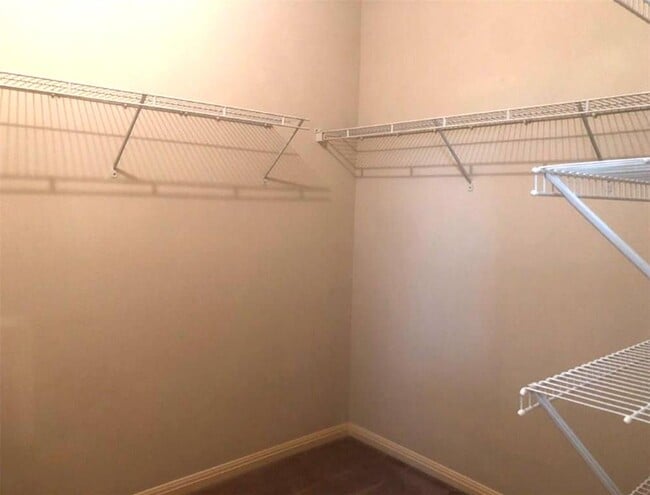 Building Photo - 1009 Middle Brook Dr