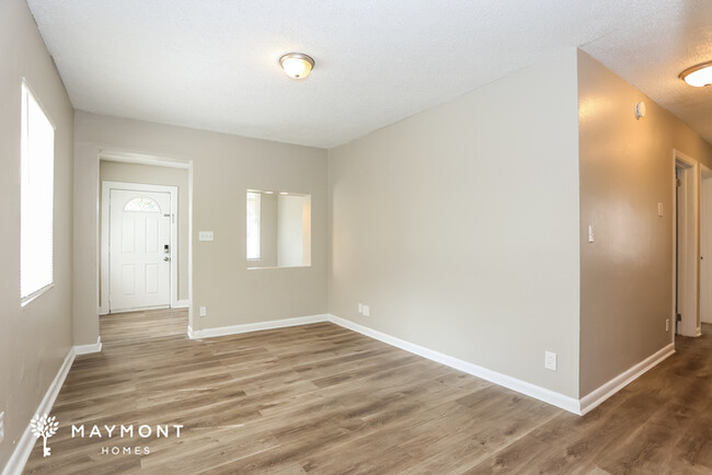 Building Photo - Cozy 2 Bedroom Home Near Downtown Jacksonv...