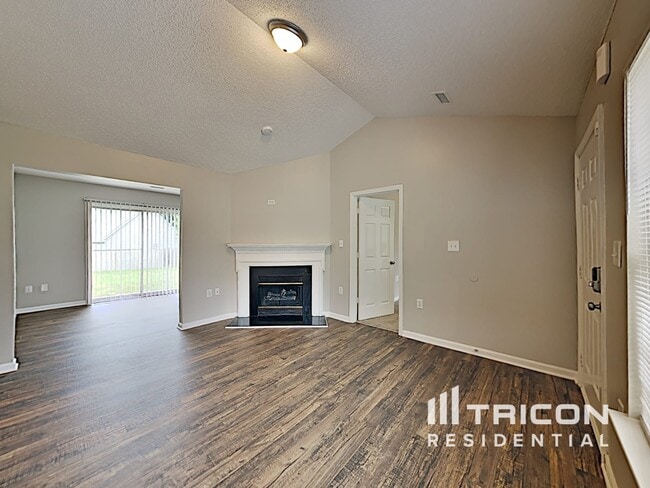 Building Photo - 6530 Lynmont Dr