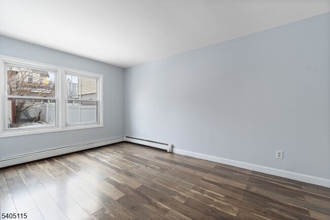 Building Photo - 120 Grant Ave