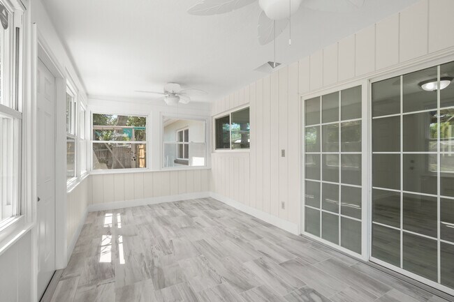Building Photo - 693 Orange Blossom Dr