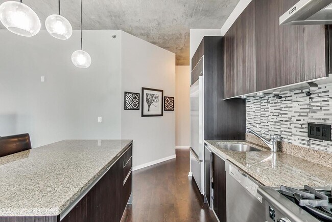 Building Photo - 600 N Fairbanks Ct