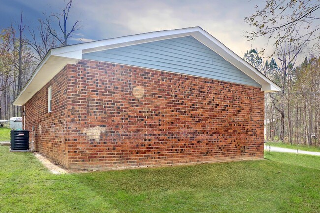Building Photo - 504 Tulip Tree Dr