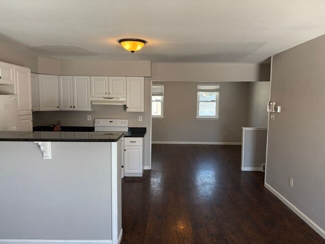 Building Photo - Renovated 3 Bed Twin Home for Rent