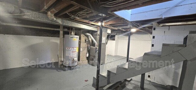 Building Photo - 2425 White Oak Ave