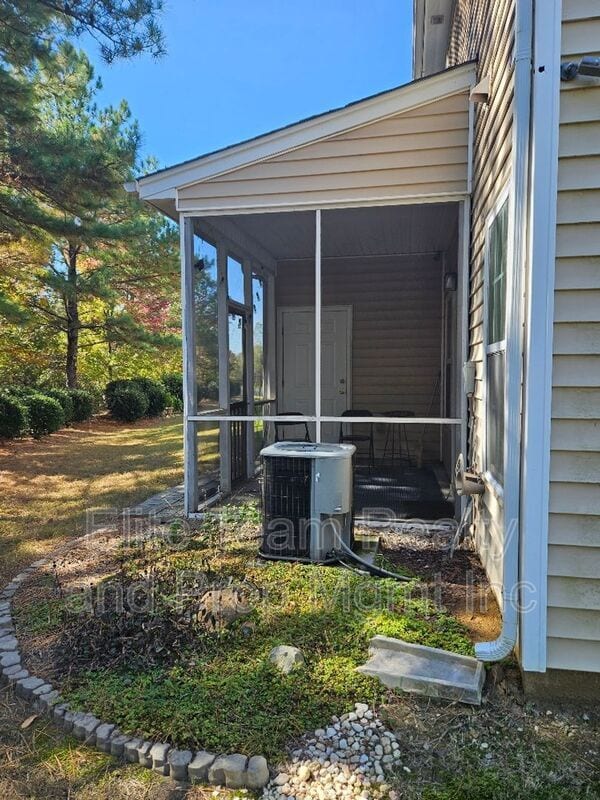Building Photo - 2219 Crosscut Dr