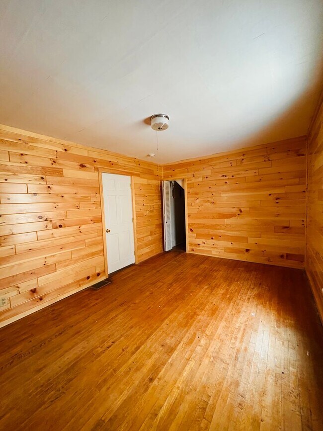 Building Photo - Village of West Carthage 3-4 Bedroom / 1.5 Bath Home