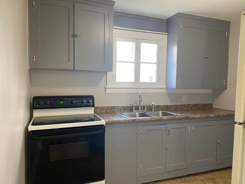 Kitchen - 121 S High St