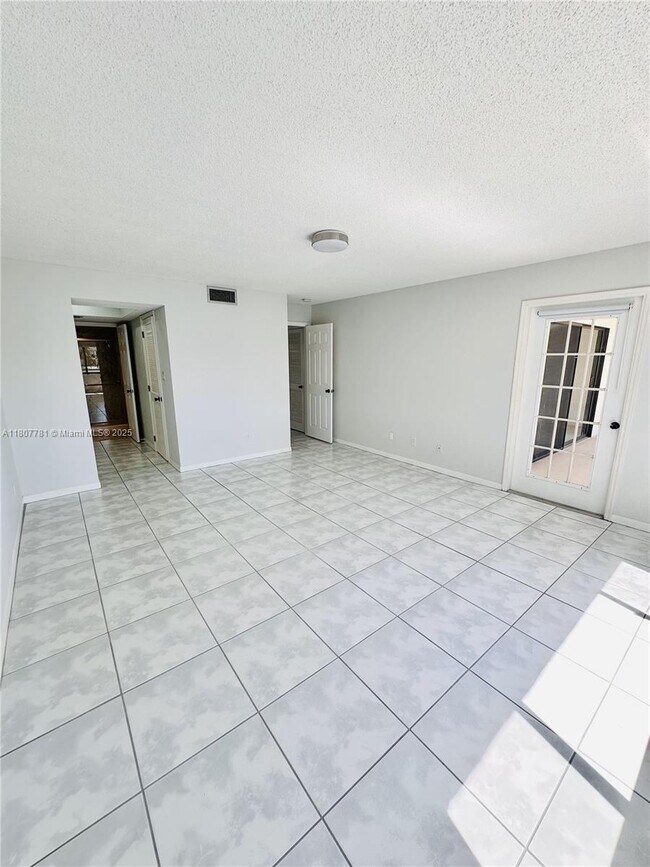 Building Photo - 3111 Pass a Grille Way