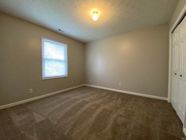 Building Photo - 163 Willow Ct