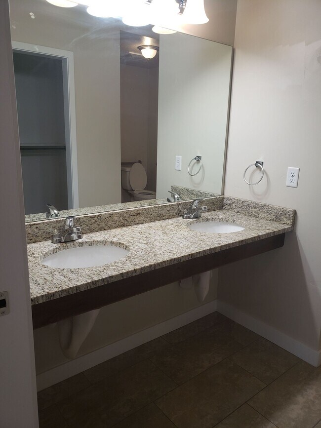 Primary Photo - 3 Bedroom 2 Bath in Springville!!