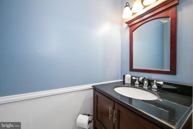 Building Photo - 723 Kings Croft Dr