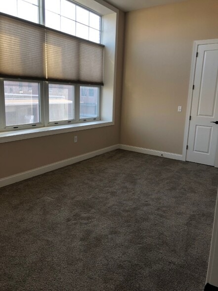 Building Photo - 373 Spencer St