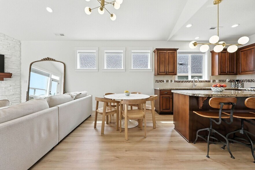 Building Photo - 15004 SE Shaunte Ln