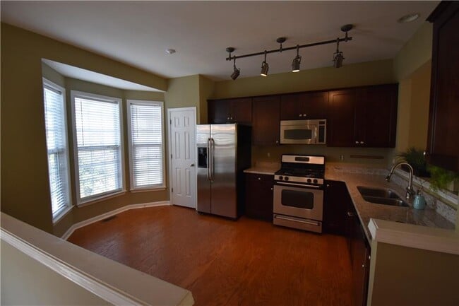 Building Photo - 1002 Thornborough Dr