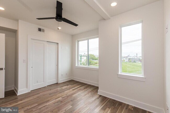 Building Photo - 2132 Berges St