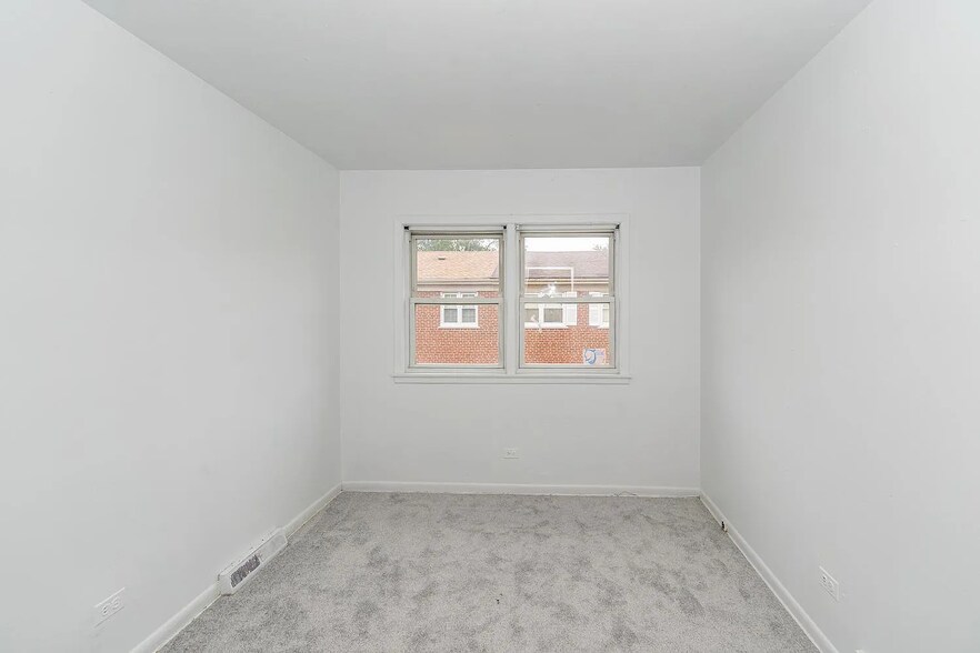 Building Photo - 9543 Sumac Rd