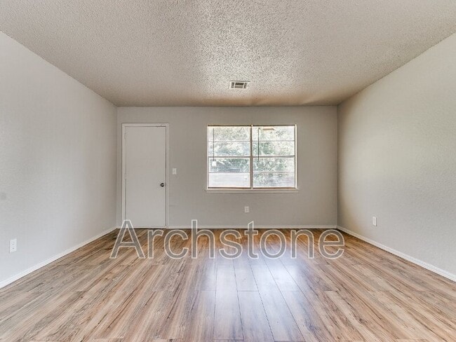 Building Photo - 8814 NE 13th St