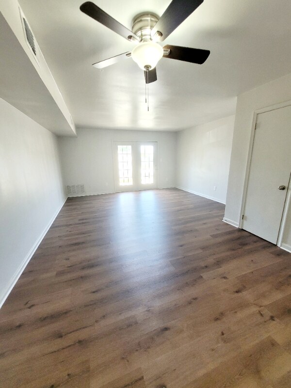 Building Photo - 12 Bainbridge Ave