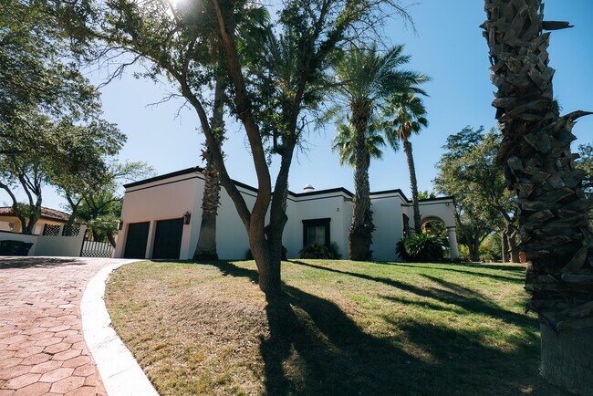 Building Photo - 415 Merlin Rd