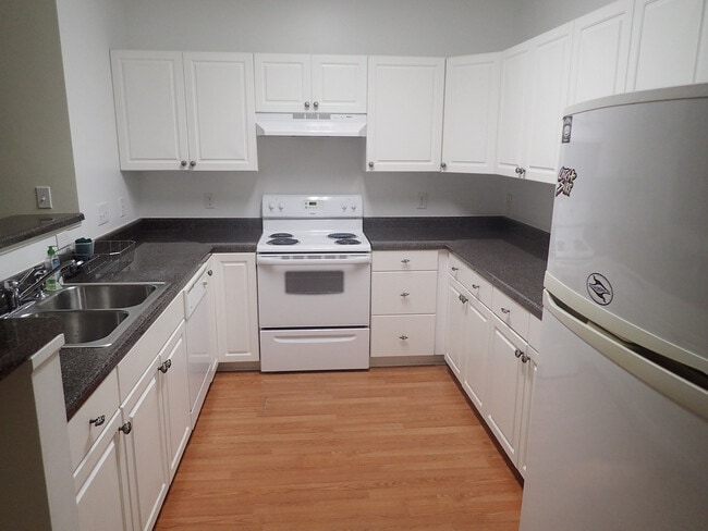 Building Photo - 5609 Moss Vine Pl