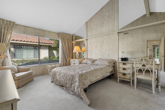 Building Photo - 175 Gran Via