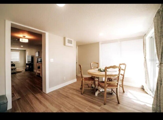 Building Photo - 54 Rivershore Dr