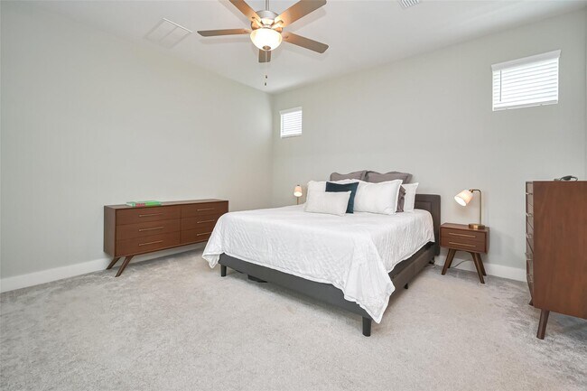 Building Photo - 17026 Canosa Dr