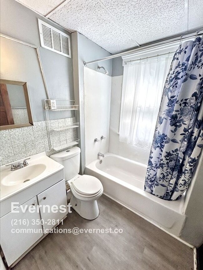 Building Photo - Charming 2-Bedroom Home with Convenient Lo...